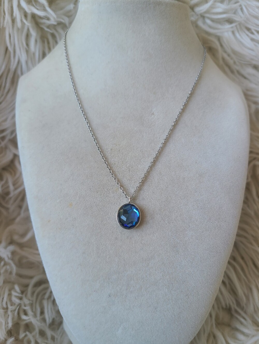 Swarovski 1071141 Marie Small Crystal Wal Pendant- Excellent Condition